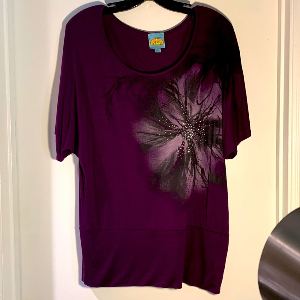 C&C CALIFORNIA Top Rose purple. Rhinestone splash design. Soft short sleeve. SM